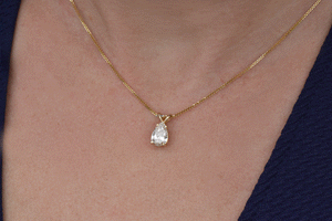 Pear cut 0.40 ct diamond solitaire pendant