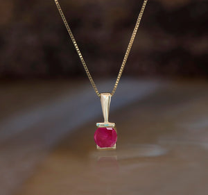 Ruby Solitaire pendant gold - SevenCarat