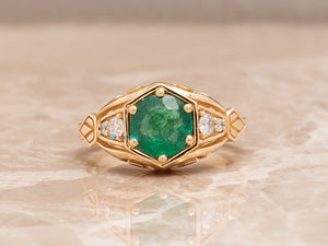 1 Carat vintage Emerald ring