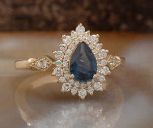 Vintage 1 carat blue green sapphire ring