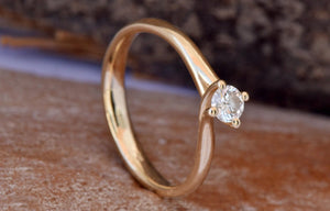 0.40 carat Solitaire Twist diamond engagement ring