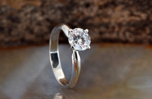 Solitaire ring 1 carat