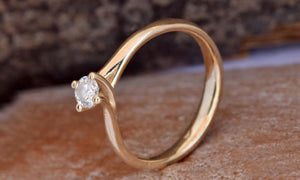 0.40 carat Solitaire Twist diamond engagement ring