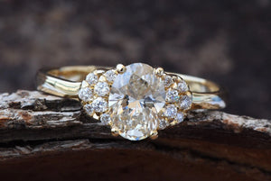 Oval Cut Engagement Ring
