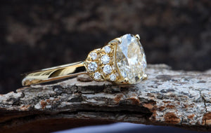 Oval Cut Engagement Ring