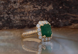 2.5 carat Emerald engagement ring with diamonds - SevenCarat