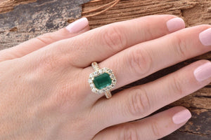 2.5 carat Emerald engagement ring with diamonds - SevenCarat