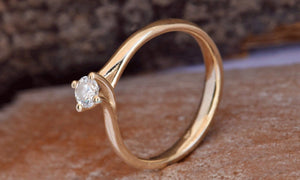 0.30 carat Twist diamond engagement ring