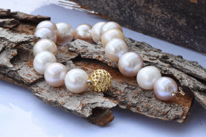 Pearl bracelet-Wedding Freshwater Pearl Bracelet-Beaded bracelet-Bridal Jewelry-Anniversary gift-anniversary gift,Art deco bracelet,Beaded bracelet,bridal jewelry,bridesmaid gift,freshwater pearl,gift for her,Gold pearl bracelet,Pearl bracelet,pearl necklace gift,vs,vvs,wedding bracelet,wedding jewelry,white pearl bracelet