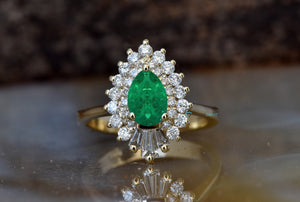 Pear emerald ring -Pear Cut Emerald Engagement Ring-Green Emerald engagement ring yellow gold-Gatsby Diamond Engagement Ring-Anniversary ring,art deco ring,Baguette diamond,Diamond engagement,emerald ring vintage,engagement ring,Engagement Rings,FREE SHIPPING,Gatsby Diamond ring,gold diamond ring,Pear emerald ring,Promise ring,sevencarat,solitaire ring,vs,vvs,Wedding sets