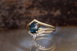 Blue green sapphire ring-Solid gold ring-Blue Green Sapphire wedding ring set-Sapphire Halo Ring-Oval sapphire ring-Womens sapphire ring