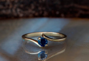 Sapphire solitaire ring-Sapphire promise ring dainty-Dainty Promise Ring-Curved sapphire ring-Blue sapphire ring-Branch engagement ring-Blue sapphire ring,branch ring,Curved sapphire ring,Dainty Promise Ring,engagement ring,Round,Sapphire engagement,Sapphire jewelry,Sapphire ring,sapphire solitaire,small womens ring,solitaire ring,twig engagement ring,vs,vvs,Womens sapphire ring