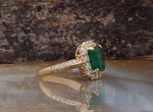2.5 carat Emerald engagement ring with diamonds-Vintage emerald rings-14k yellow gold,2 carat emerald,Anniversary ring,Edwardian ring,Emerald Engagement,Emerald ring,emerald ring vintage,gold diamond ring,Multistone ring,natural emerald ring,Promise ring,Statement ring,Victorian Emerald,vs,vvs